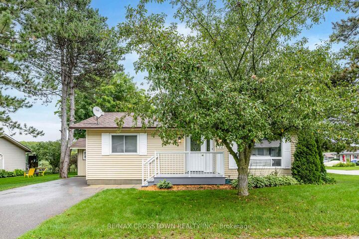 Property Photo: 92 Tecumseth Pines Drive ON L0G 1W0