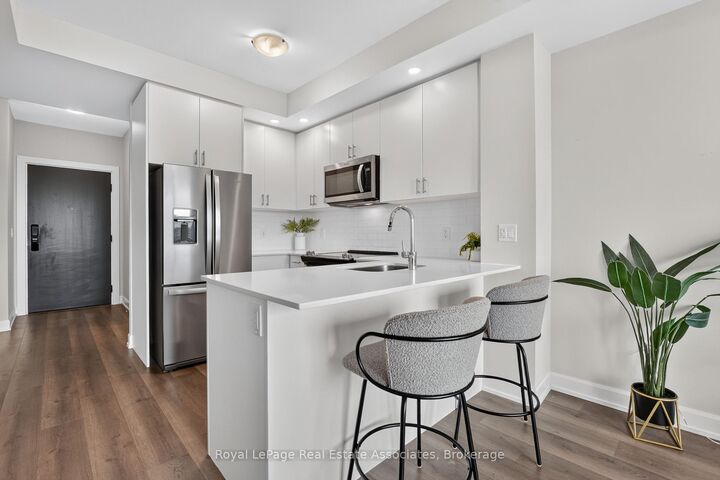 Property Photo: 3200 William Coltson Avenue 622 ON L6H 7B9