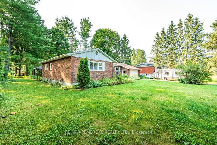 Property Photo: 20 Meadowbrook Drive ON K8A 7C3
