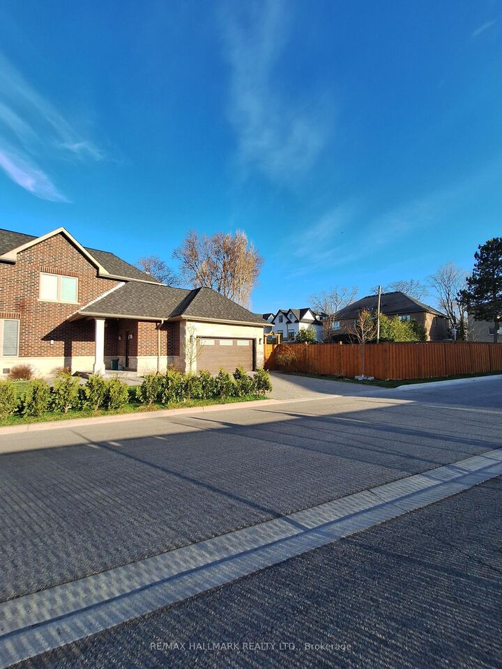 Property Photo:  38 Harrison Avenue Lower  ON L5H 2N9 