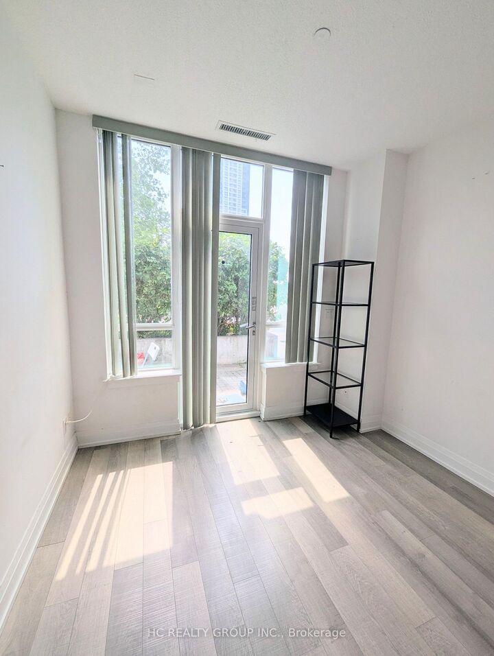 Property Photo:  7165 Yonge Street 111  ON L3T 0C9 