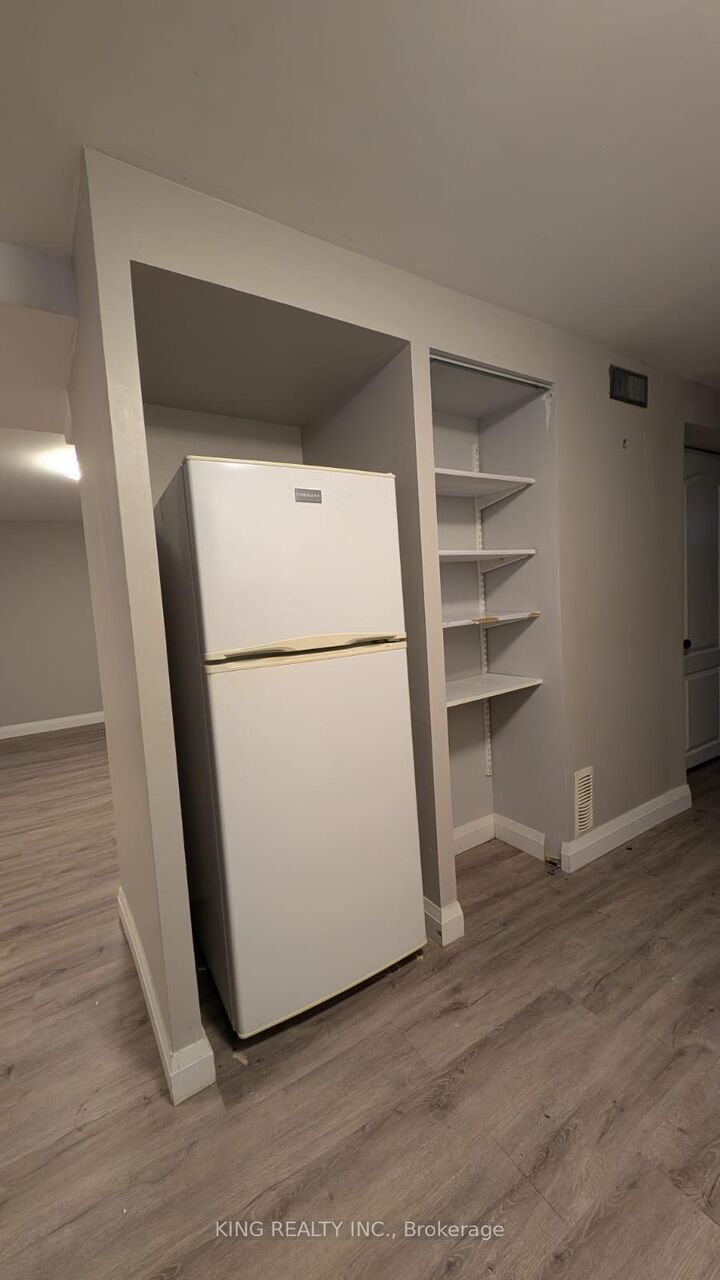 Property Photo: 81 Josephine Street 2 ON N5Z 3P4