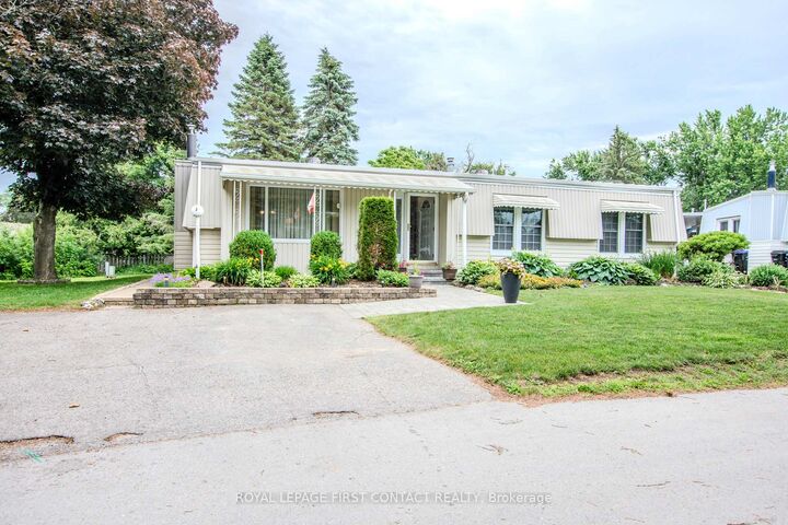 Property Photo: 3 Honeysuckle Lane ON L9S 1M5