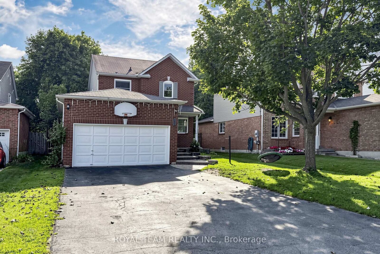 Property Photo: 28 Ailsa Drive ON L4P 3N5
