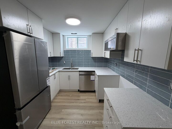 Property Photo:  370 Jonathan Street  ON N5Z 5C8 