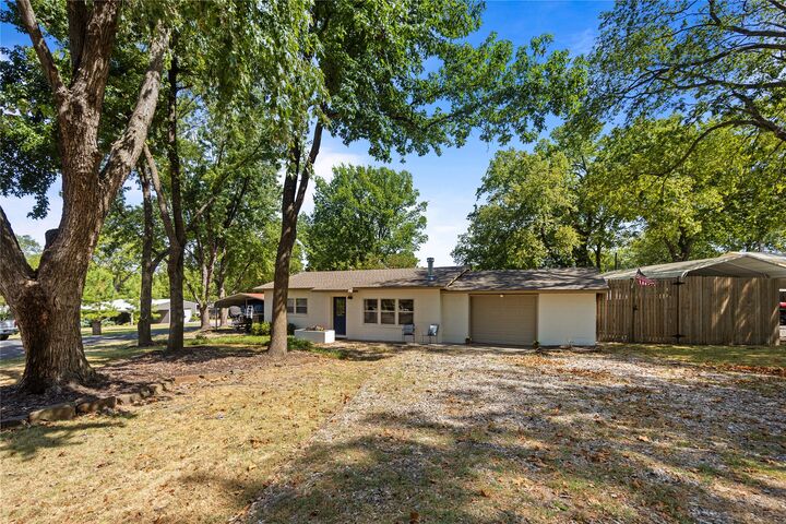 Property Photo: 69457 S 321 Road OK 74467