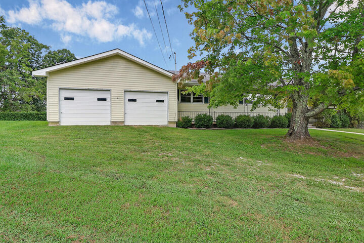 Property Photo:  4357 Round Mountain Rd  TN 38556-6020 