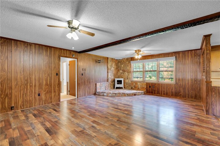 Property Photo: 303 McNeil Drive SC 29624