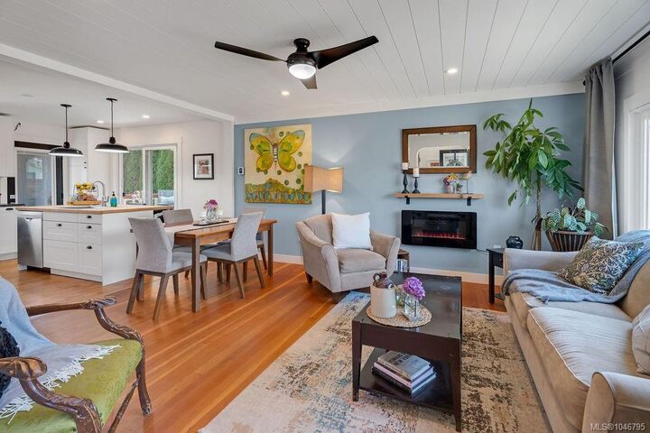 Property Photo: 417 White St BC V9G 1B7