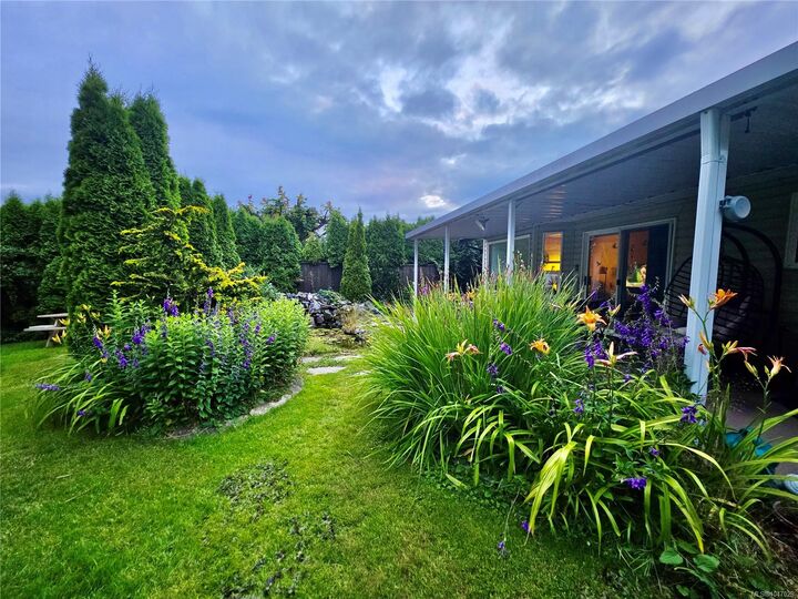 Property Photo: 437 Rockland Rd BC V9W 1N7