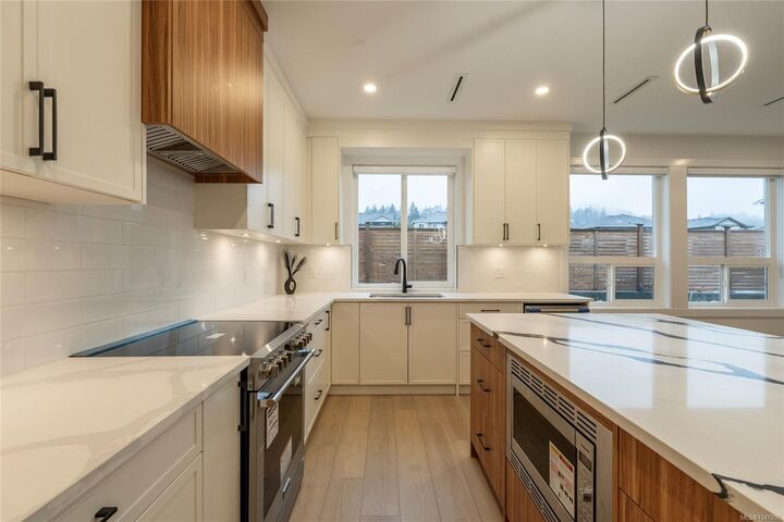 Property Photo: 2346 Swallow Pl BC V9B 6Y6