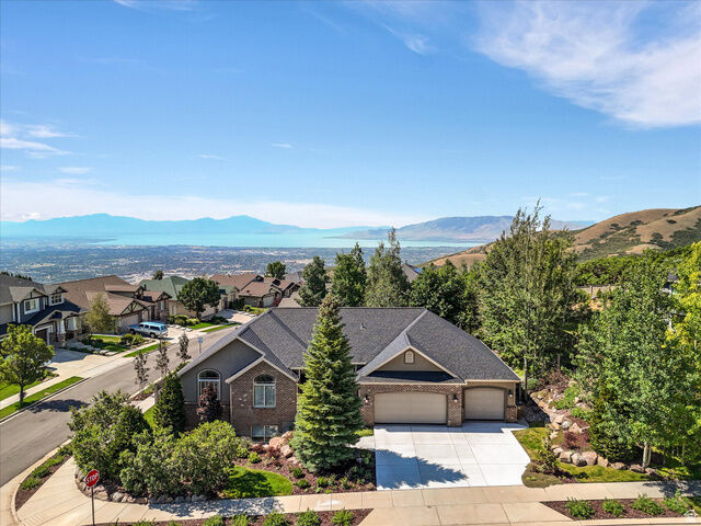 Property Photo:  1942 E Vista Ridge Ct  UT 84020 