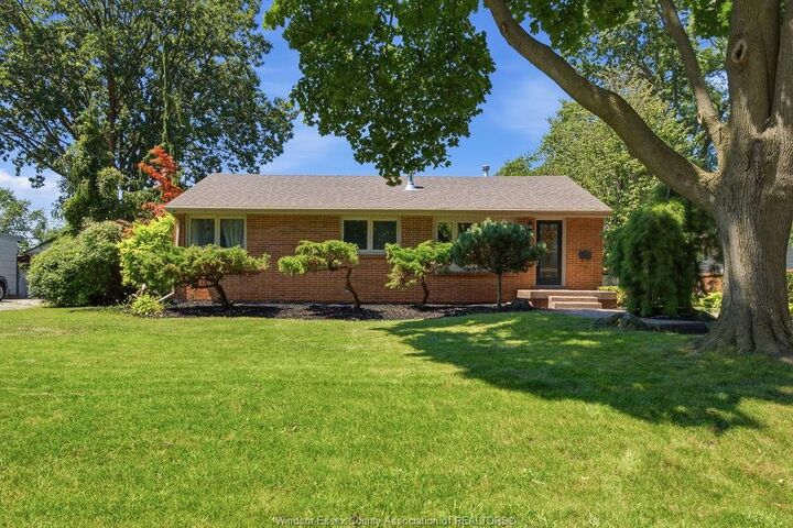 251 St. Marks Road — photo 1