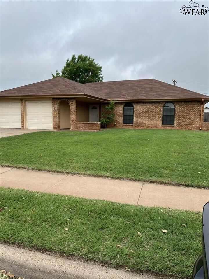 Property Photo: 5510 Lucky Lane TX 76306
