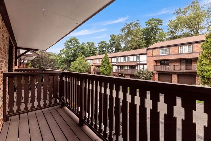 Property Photo: 350 Woodbridge Dr PA 15237