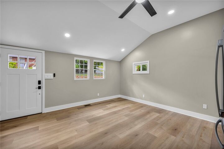 Property Photo:  1305 Terrace St  PA 15017 