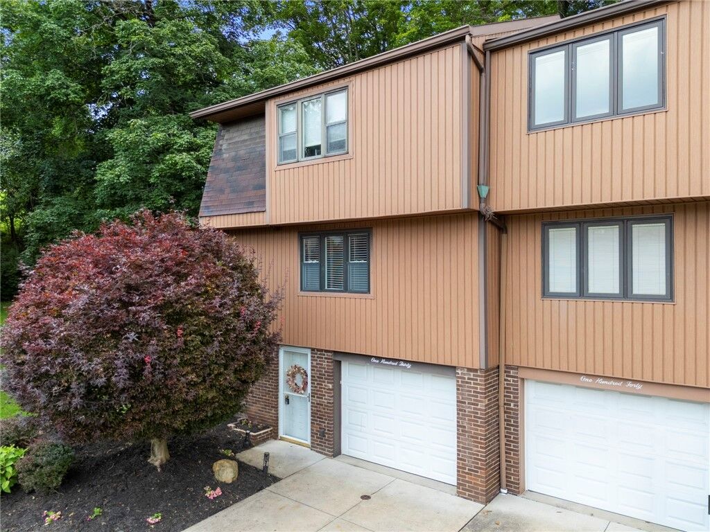 Property Photo:  130 Freedom Dr N  PA 15017 