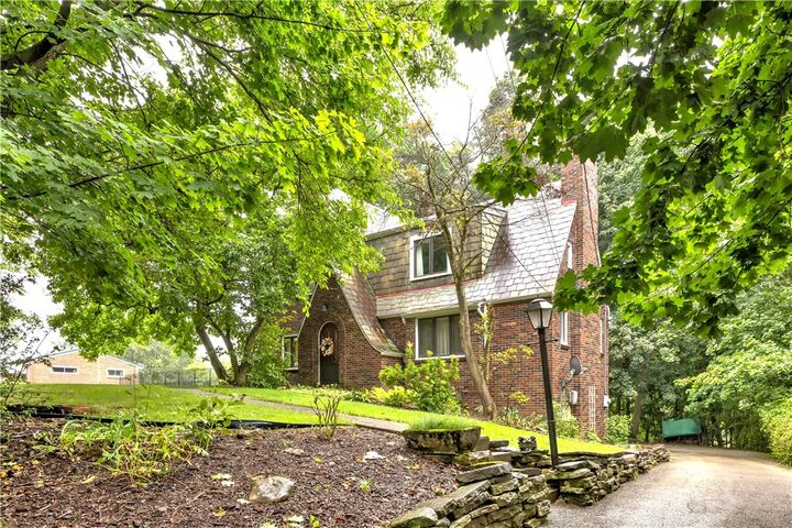 Property Photo:  148 E Fairview Ave  PA 15237 