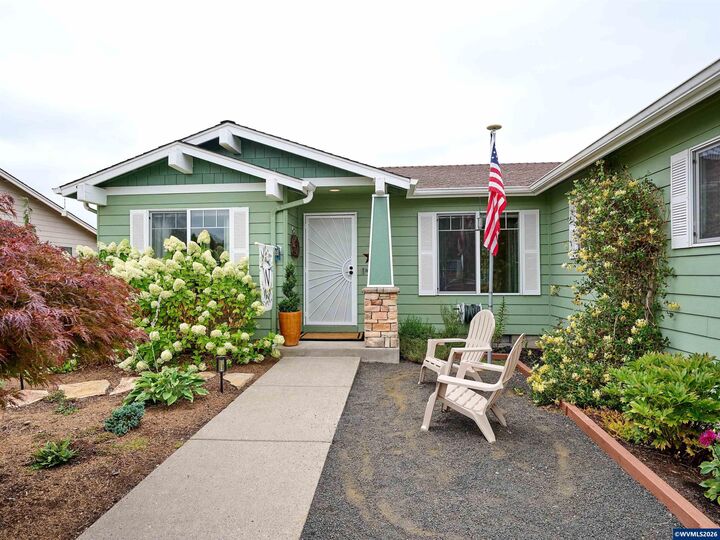 Property Photo: 6224 Elena St NE OR 97321