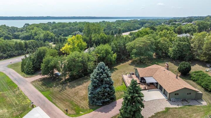 Property Photo: 125 Kingsley Ln SD 57078