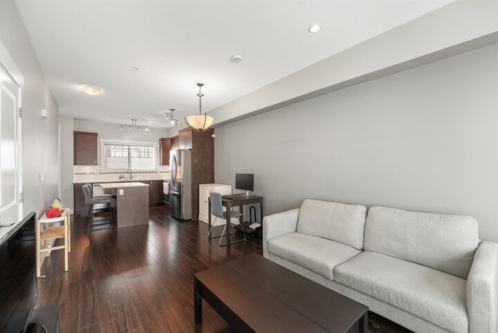 Property Photo:  838 Royal Avenue 1  BC V3M 1J9 