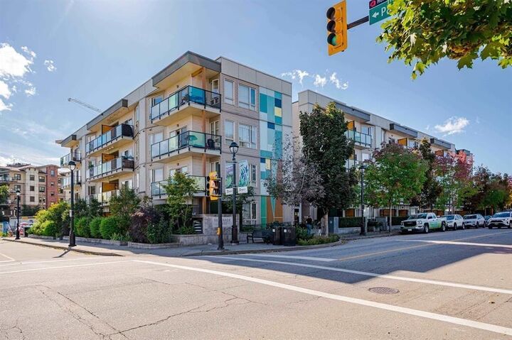20460 Douglas Crescent 302 — photo 1