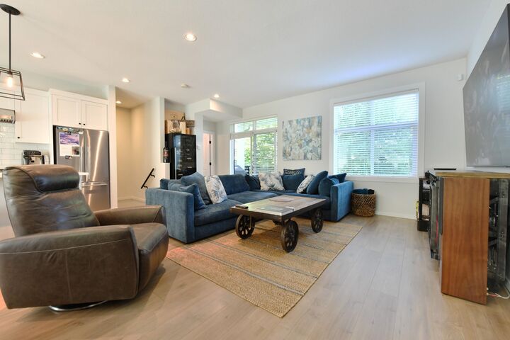 Property Photo: 3339 148 Street 8 BC V4P 0G6