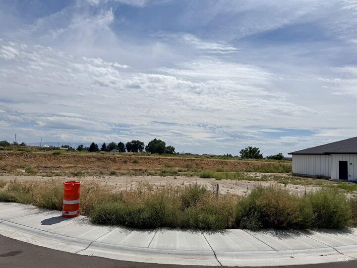 Property Photo: 1409 Cardon Ct. ID 83350