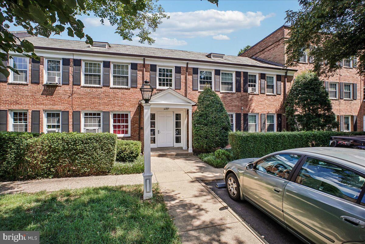 Property Photo:  5102 Columbia Pike 3  VA 22204 