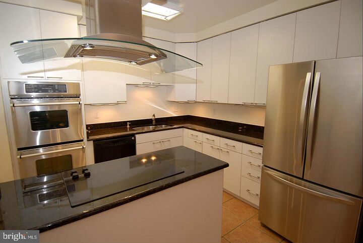 Property Photo:  1250 S Washington Street 604  VA 22314 