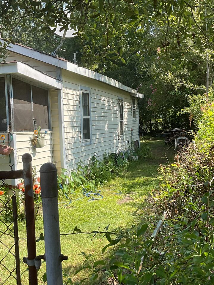 Property Photo: 2004 Emmanuel St. SC 29440