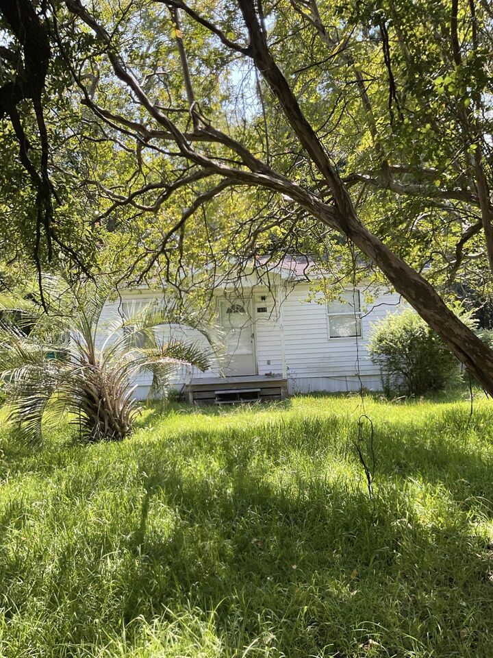 Property Photo:  1819 Gilbert Ln.  SC 29440 