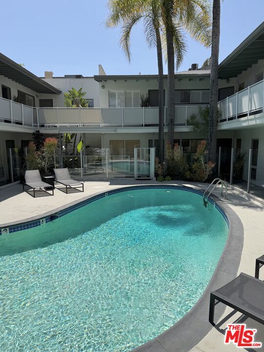 Property Photo: 1145 Larrabee St, Unit 3 CA 90069