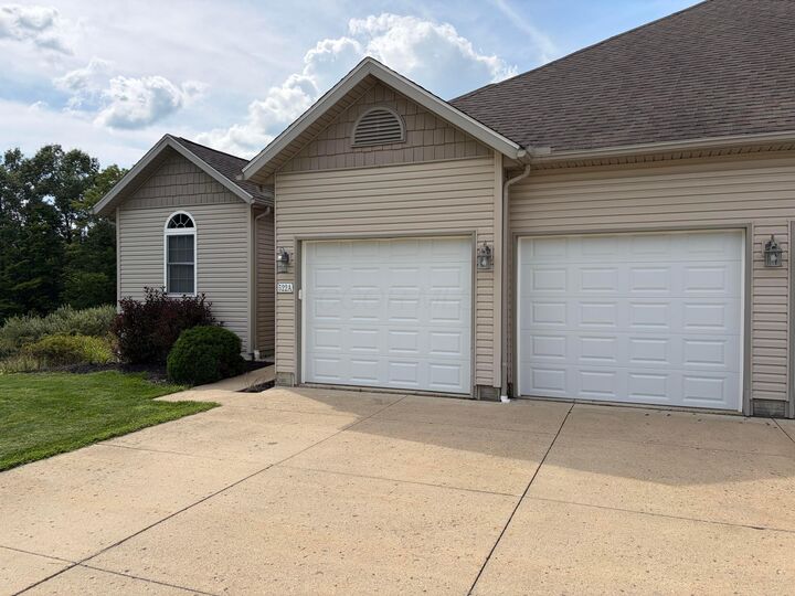 Property Photo:  522 A Hickory Lane  OH 43028 