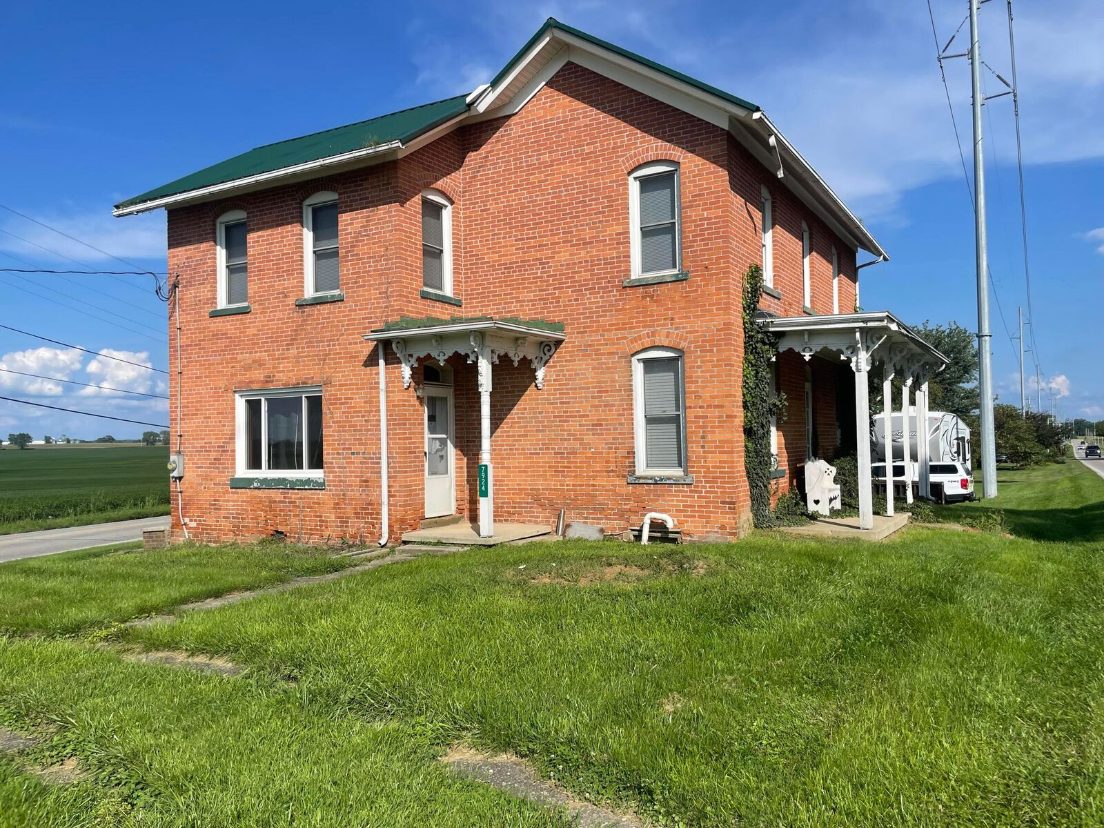 Property Photo: 7924 E State Route 56 OH 43113