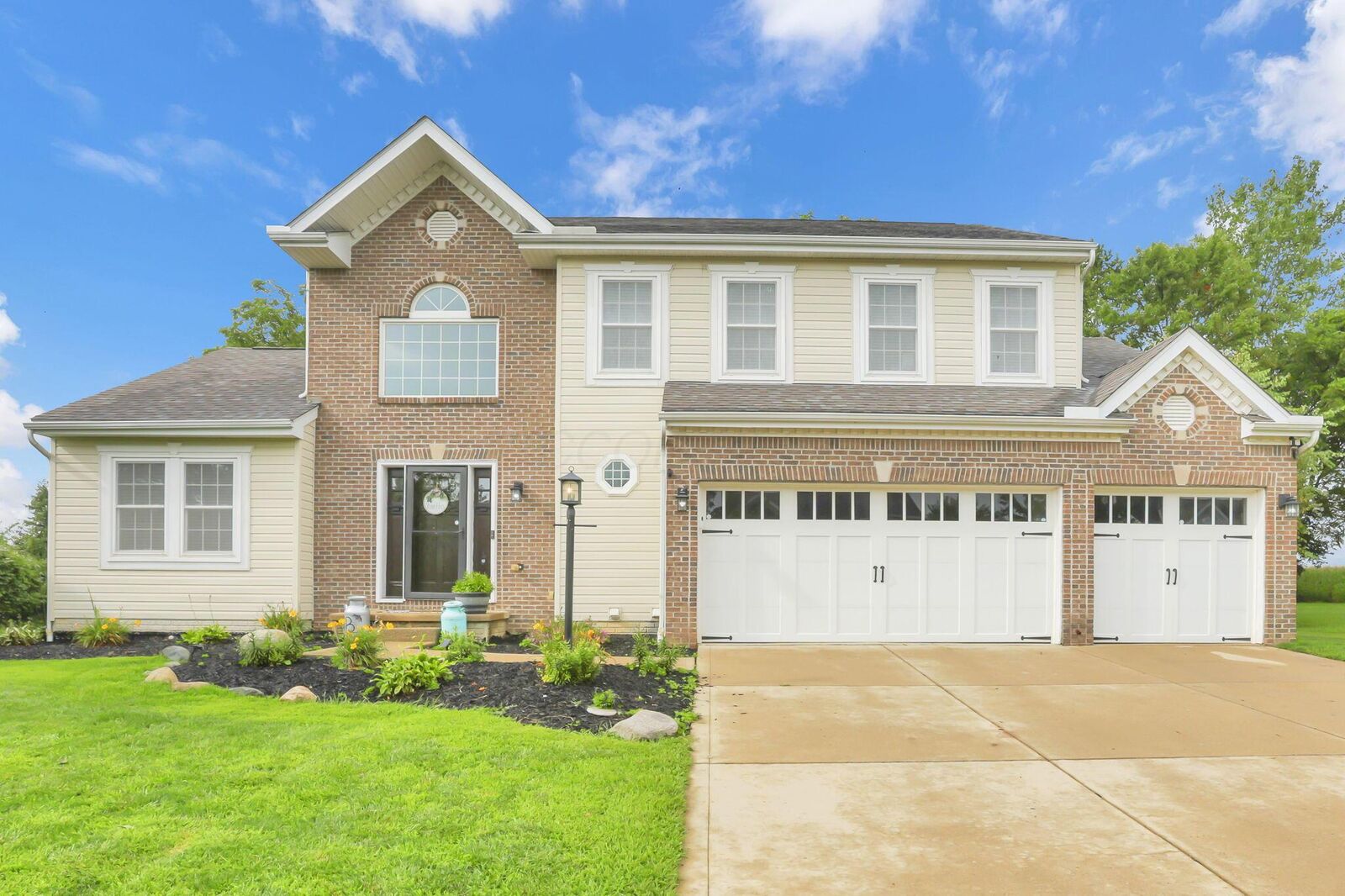 Property Photo: 246 Weeping Willow Run Drive OH 43031