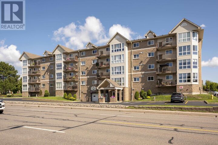 208-620 Red River Rd — photo 1