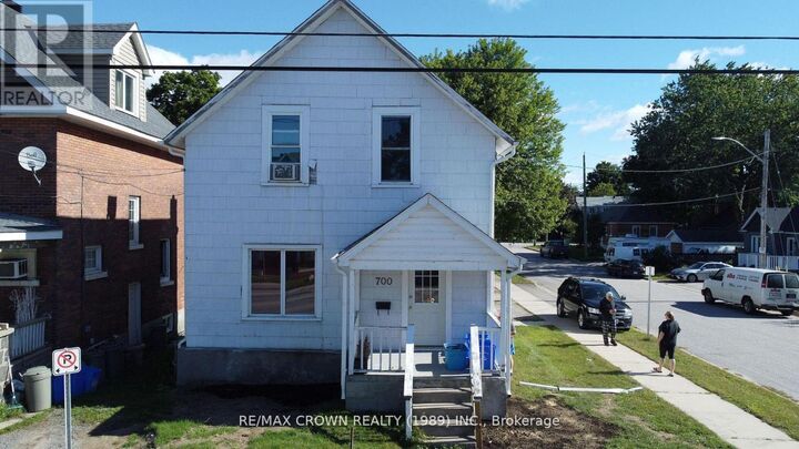 700 Main Street West — photo 1