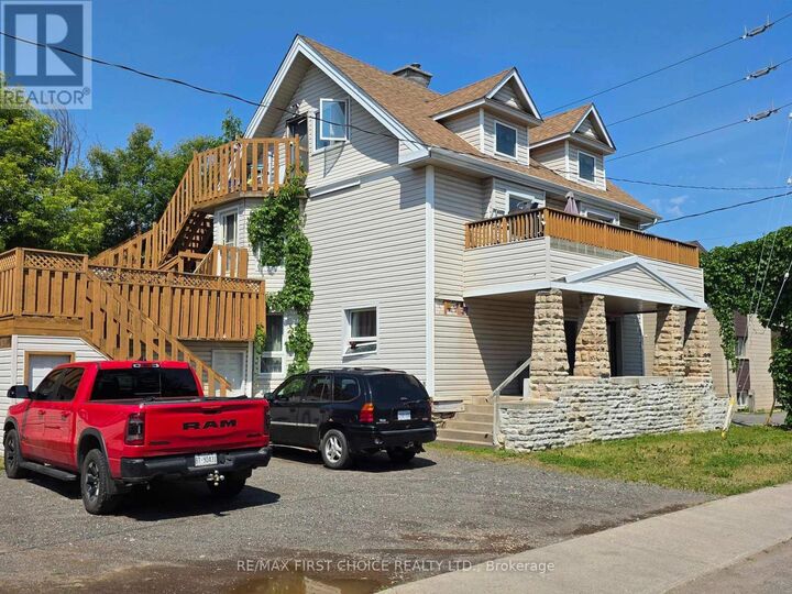 Property Photo:  711 Ridgeway Street East  ON P7E 5H3 