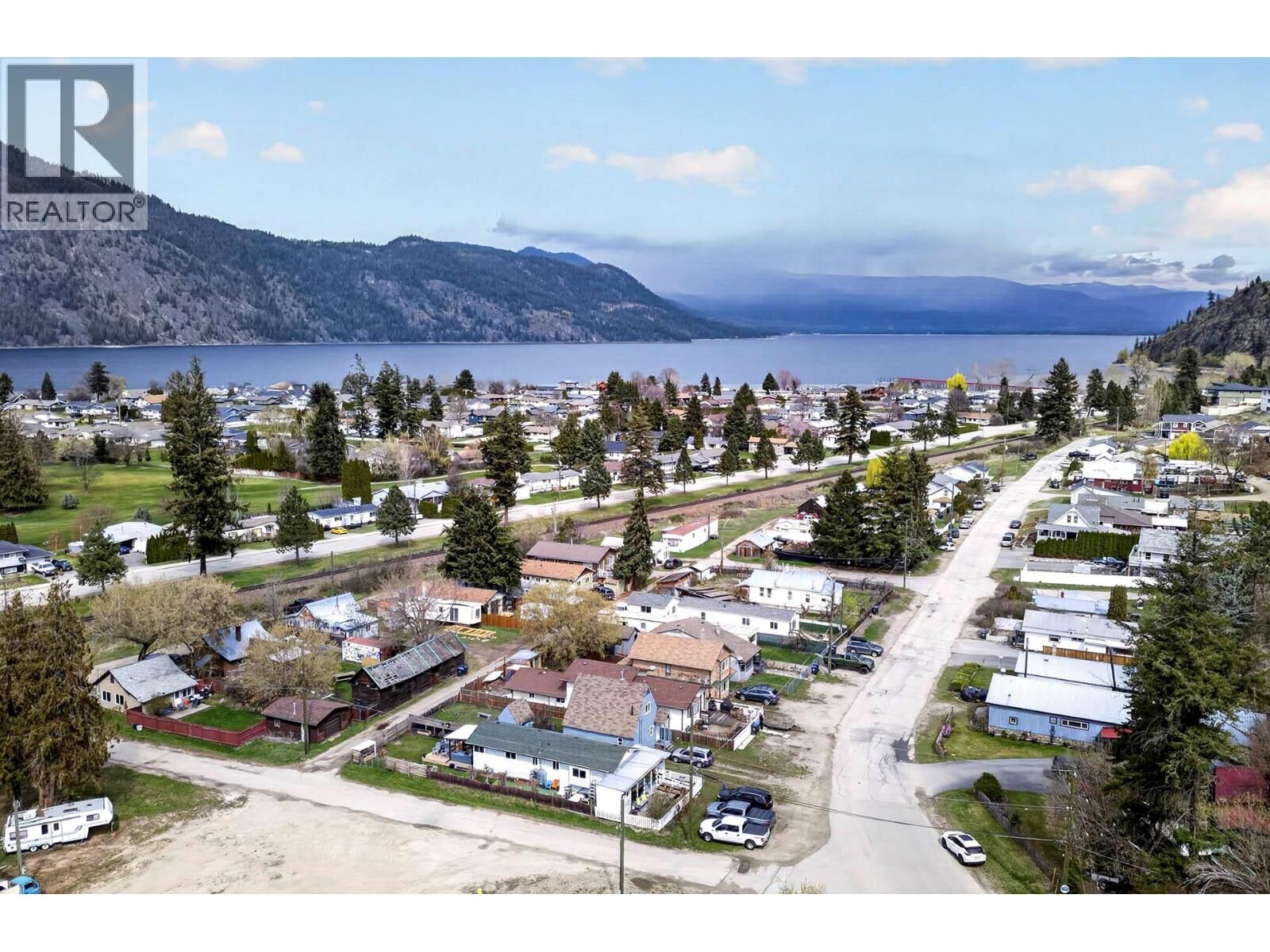 Property Photo: 1018 Hillside Avenue BC V0E 1M0