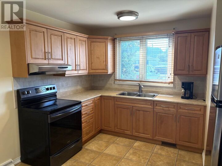 Property Photo:  1213 Mary Street W  ON P7E 4M8 