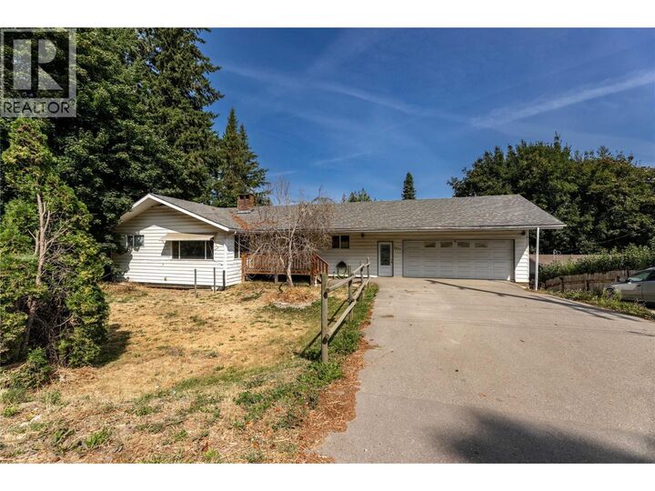 Property Photo: 3271 10 Avenue Southeast BC V1E 1W8