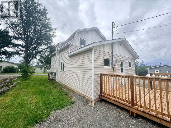 Property Photo:  2 Eighteenth Avenue  NL A2B 1A2 