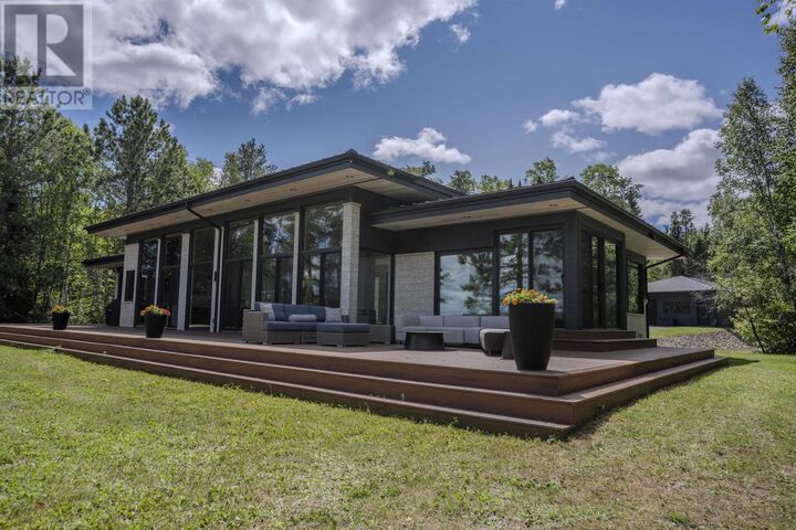 501 Mackenzie Ave E — photo 1