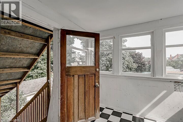 Property Photo:  153 Drummond Street Upper  ON N3S 6A4 