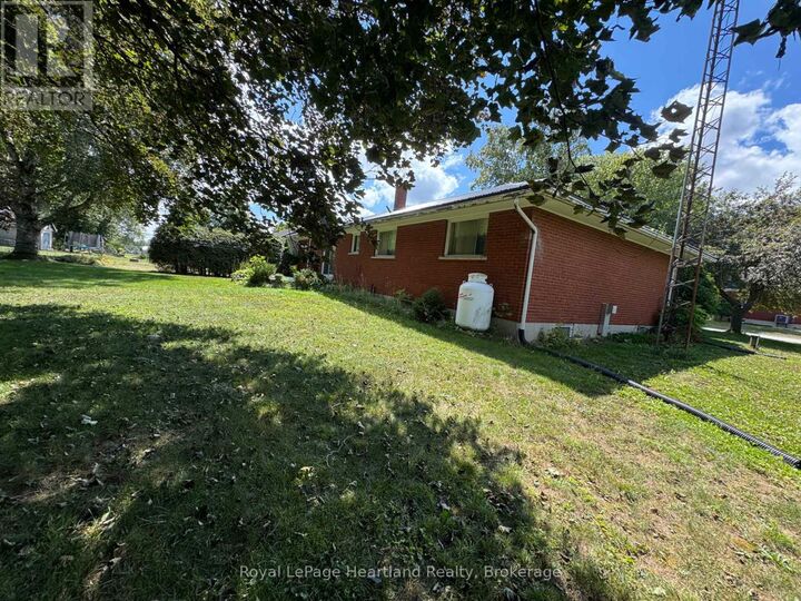 Property Photo:  2021 Princess Street North  ON N0G 1X0 