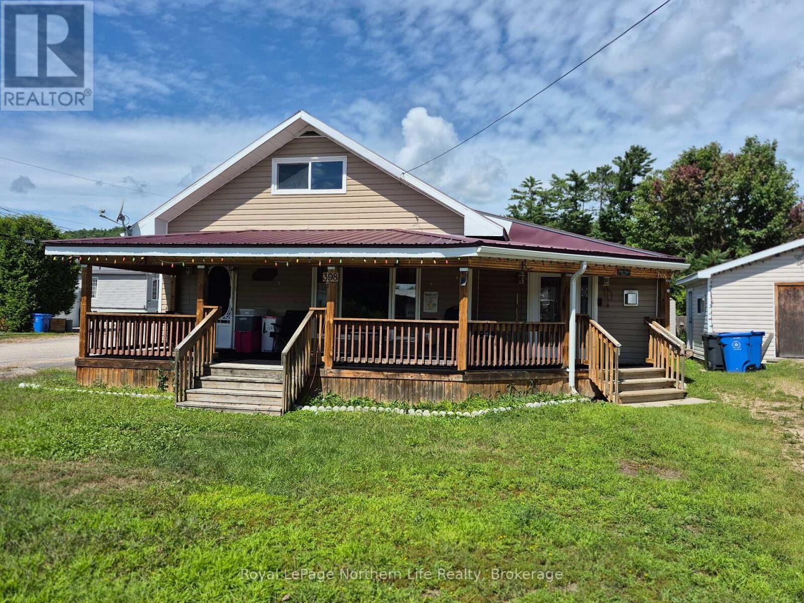 Property Photo:  398 McKenzie Street  ON P0H 1V0 
