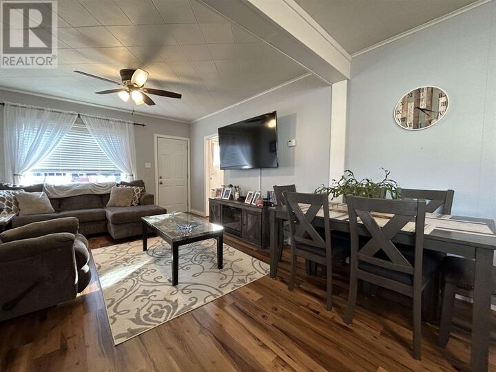 Property Photo:  628 Second St E  ON P9A 1N5 