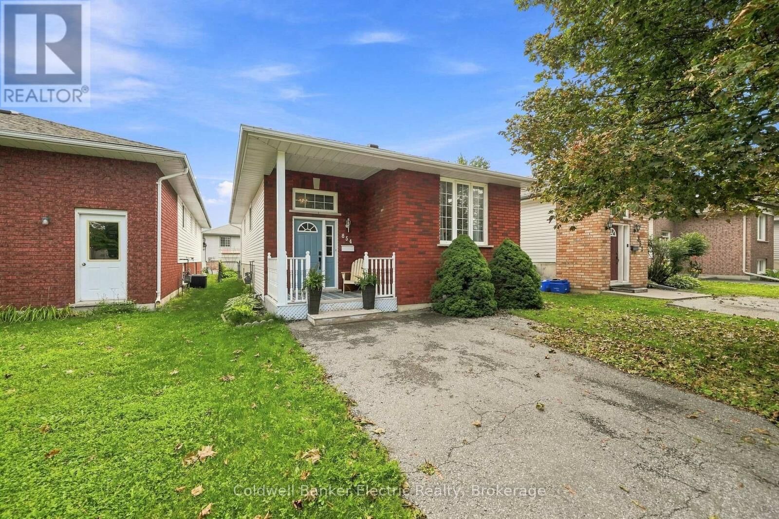 Property Photo:  854 Abbey Lane  ON K9H 7N6 