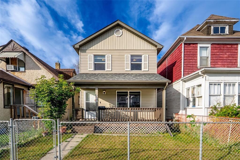 Property Photo:  569 Mountain Avenue  MB R2W 1K8 